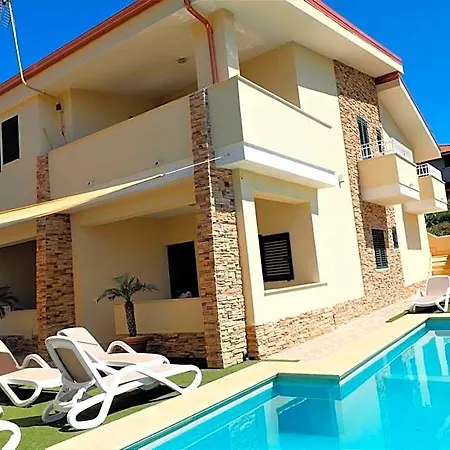 Paglianiti - Your Family Residence! 布里亚蒂科